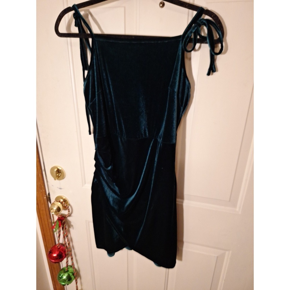 Shein  Holiday Green Tie‎ Straps Velvety SZ M Dress Shirt Length 19 Inches  144